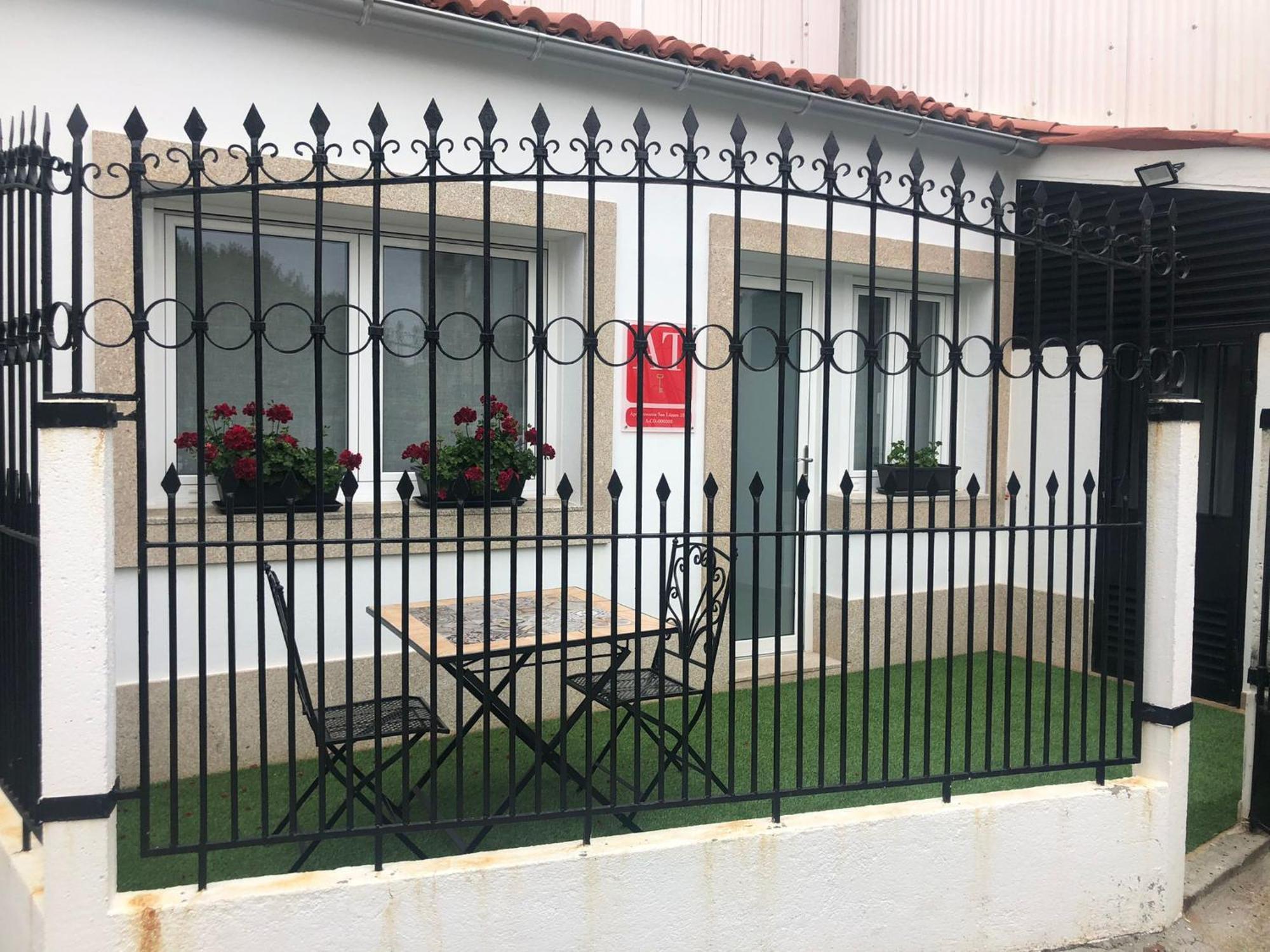 Apartamentos San Lazaro 圣地亚哥－德孔波斯特拉 外观 照片